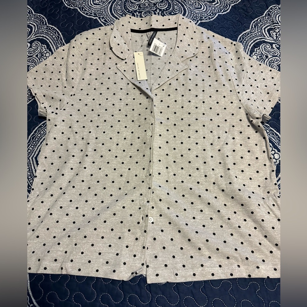 Jacklyn intimates pajama top.  Size Large.   Never been worn.  🖤🤍